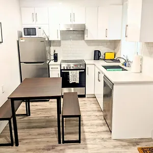 2 Bedrooms Free Parking Location Apartment Vancouver